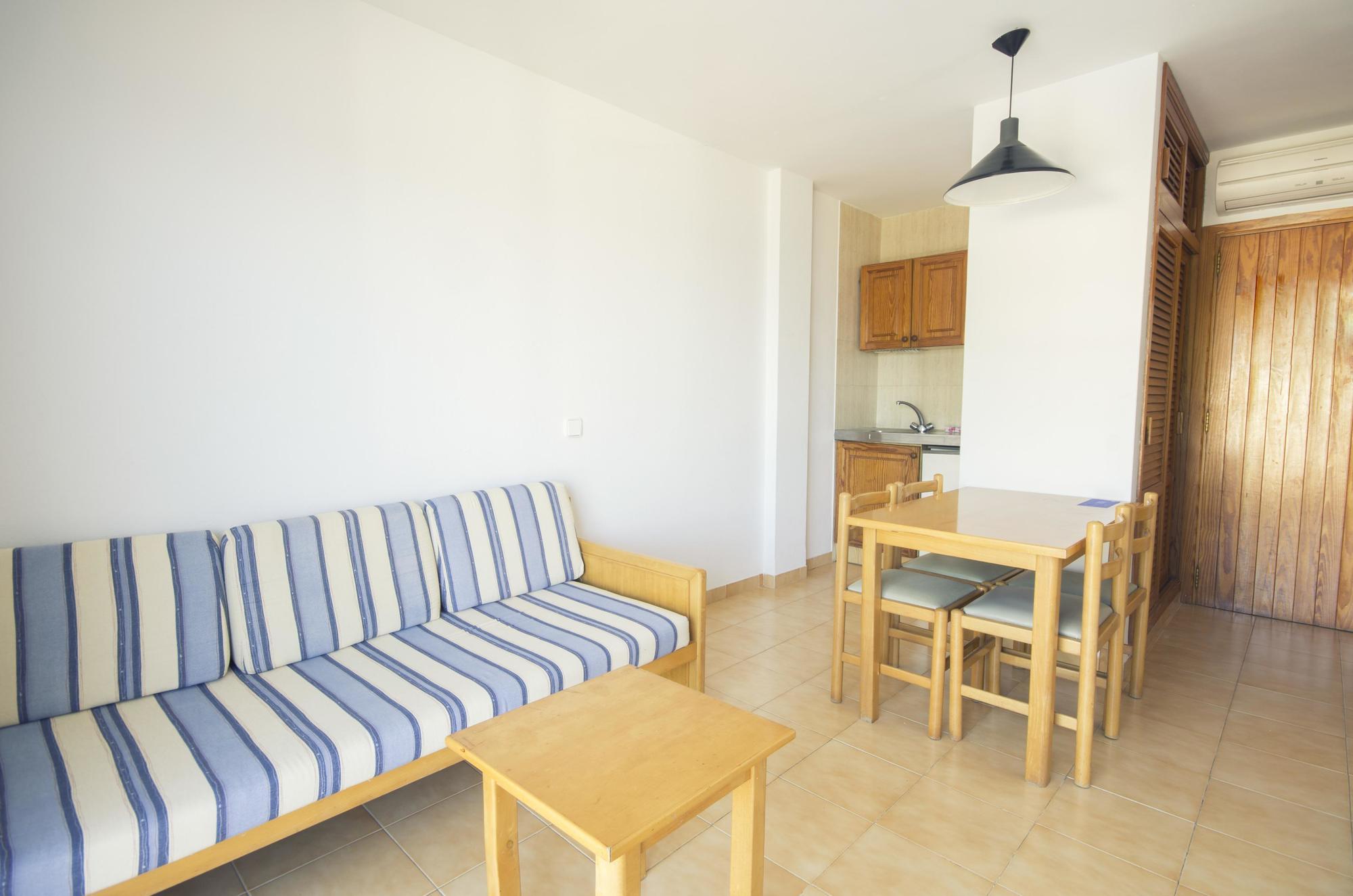 Wi-Ki-Woo (Adults Only) Aparthotel Sant Antoni de Portmany Exterior foto