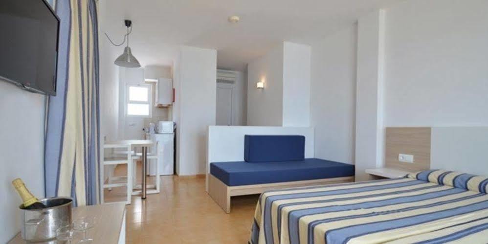 Wi-Ki-Woo (Adults Only) Aparthotel Sant Antoni de Portmany Exterior foto